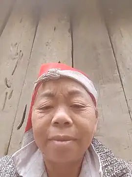 Snapshot of VangLe73 chatting on 10/25/25, 03:38 VangLe73 online show from 10/25/25, 03:38