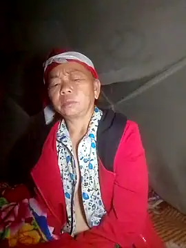 Snapshot of VangLe73 chatting on 10/20/25, 10:32 VangLe73 online show from 10/20/25, 10:32