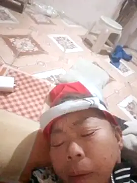 Snapshot of VangLe73 chatting on 12/05/25, 01:53 VangLe73 online show from 12/05/25, 01:53