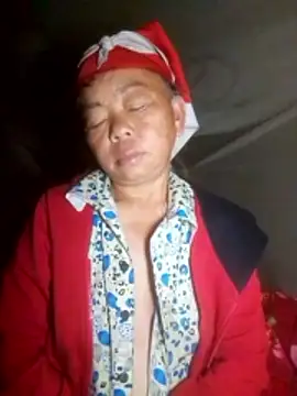 Snapshot of VangLe73 chatting on 10/19/25, 08:55 VangLe73 online show from 10/19/25, 08:55