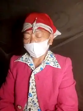 Snapshot of VangLe73 chatting on 10/26/25, 07:47 VangLe73 online show from 10/26/25, 07:47