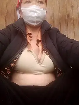 Snapshot of VangLe73 chatting on 11/12/25, 02:26 VangLe73 online show from 11/12/25, 02:26