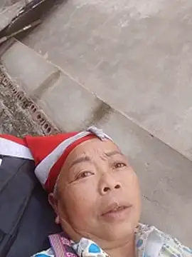 Snapshot of VangLe73 chatting on 10/19/25, 07:22 VangLe73 online show from 10/19/25, 07:22