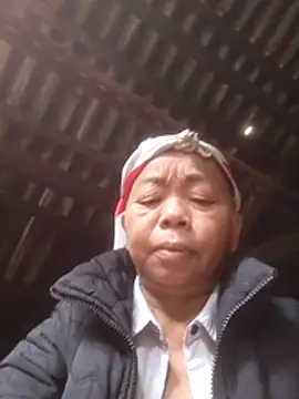 Snapshot of VangLe73 chatting on 11/06/25, 04:38 VangLe73 online show from 11/06/25, 04:38