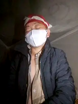 Snapshot of VangLe73 chatting on 10/29/25, 09:25 VangLe73 online show from 10/29/25, 09:25