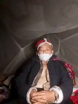 Snapshot of VangLe73 chatting on 11/02/25, 01:16 VangLe73 online show from 11/02/25, 01:16