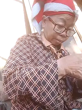 Snapshot of VangLe73 chatting on 11/25/25, 08:25 VangLe73 online show from 11/25/25, 08:25