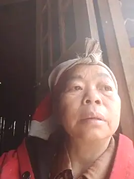 Snapshot of VangLe73 chatting on 12/03/25, 04:13 VangLe73 online show from 12/03/25, 04:13