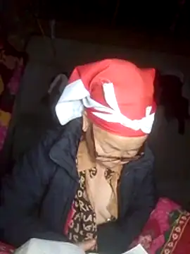 Snapshot of VangLe73 chatting on 12/01/25, 03:57 VangLe73 online show from 12/01/25, 03:57