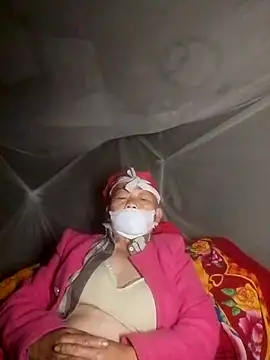 Snapshot of VangLe73 chatting on 11/01/25, 12:10 VangLe73 online show from 11/01/25, 12:10