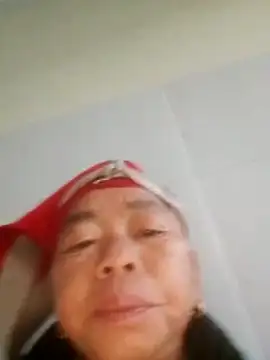 Snapshot of VangLe73 chatting on 12/17/25, 12:15 VangLe73 online show from 12/17/25, 12:15