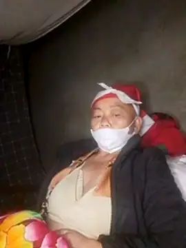 Snapshot of VangLe73 chatting on 11/12/25, 03:16 VangLe73 online show from 11/12/25, 03:16