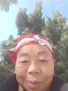 Snapshot of VangLe73 chatting on 12/19/25, 02:48 VangLe73 online show from 12/19/25, 02:48