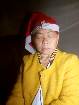 Snapshot of VangLe73 chatting on 10/21/25, 10:53 VangLe73 online show from 10/21/25, 10:53