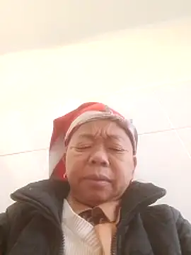 Snapshot of VangLe73 chatting on 12/18/25, 12:49 VangLe73 online show from 12/18/25, 12:49