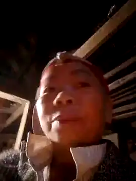 Snapshot of VangLe73 chatting on 10/22/25, 11:25 VangLe73 online show from 10/22/25, 11:25