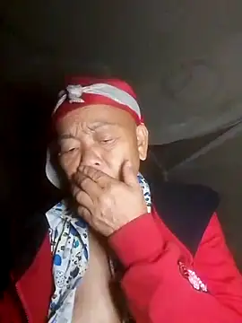 Snapshot of VangLe73 chatting on 10/27/25, 11:22 VangLe73 online show from 10/27/25, 11:22