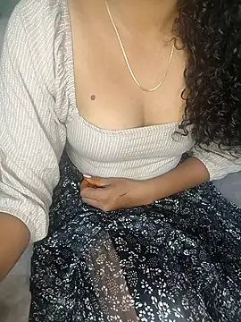 Tamilpallavi online show from 11/20/25, 01:56