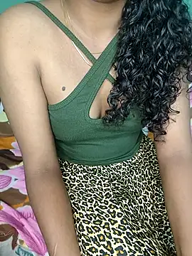 Snapshot of Tamilpallavi chatting on 10/08/25, 02:51 Tamilpallavi online show from 10/08/25, 02:51