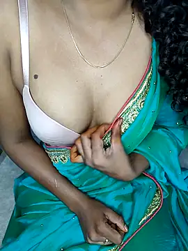 Tamilpallavi online show from 11/30/25, 03:07