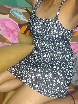 Snapshot of Tamilpallavi chatting on 10/01/25, 01:37 Tamilpallavi online show from 10/01/25, 01:37