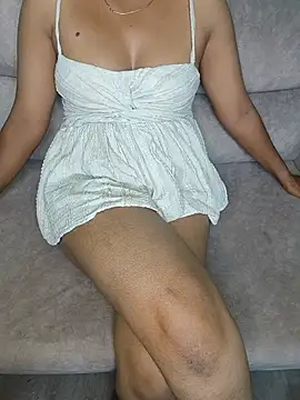 Snapshot of Tamilpallavi chatting on 07/04/26, 02:10 Tamilpallavi online show from 07/04/26, 02:10