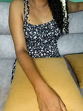 Snapshot of Tamilpallavi chatting on 10/16/25, 07:00 Tamilpallavi online show from 10/16/25, 07:00