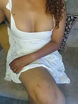 Snapshot of Tamilpallavi chatting on 07/03/26, 10:33 Tamilpallavi online show from 07/03/26, 10:33