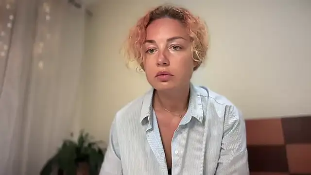 Reddgiirl online show from 04/19/26, 06:21