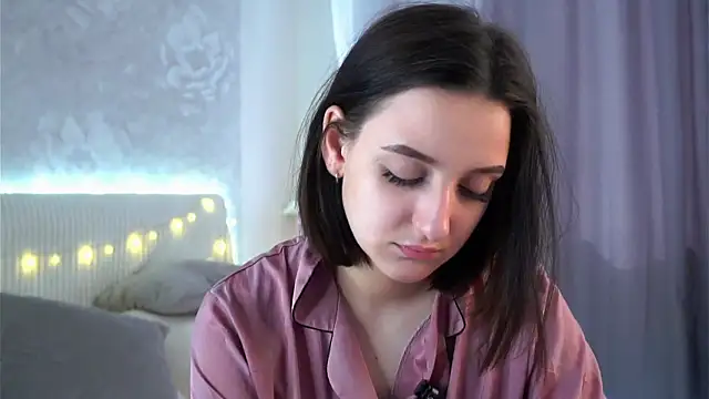 FalineBeacher online show from 04/12/26, 02:37