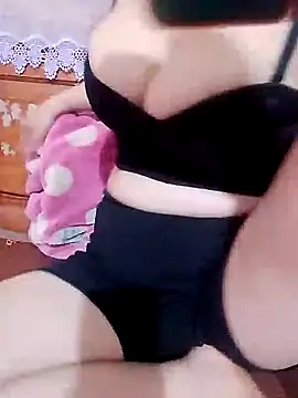 Snapshot of linhbe96xxx chatting on 10/11/25, 03:02 linhbe96xxx online show from 10/11/25, 03:02