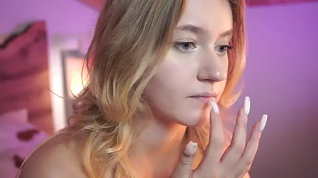 Snapshot of Nerissa_xo chatting on 10/23/25, 08:18 Nerissa xo online show from 10/23/25, 08:18