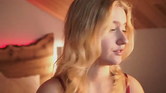 Snapshot of Nerissa_xo chatting on 11/28/25, 08:31 Nerissa xo online show from 11/28/25, 08:31