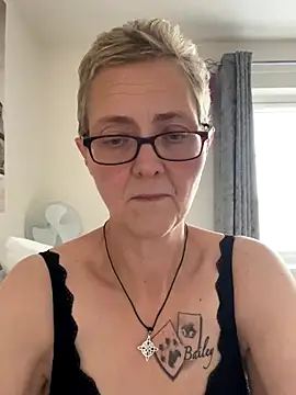 Curvy-Jinx online show from 11/04/25, 09:24