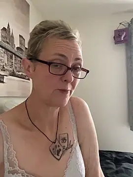 Curvy-Jinx online show from 10/31/25, 08:44