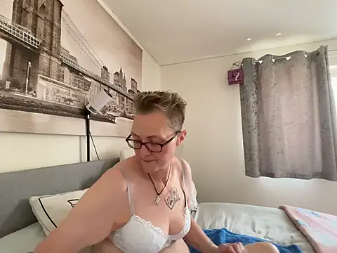 Snapshot of Curvy-Jinx chatting on 07/10/26, 10:59 Curvy-Jinx online show from 07/10/26, 10:59