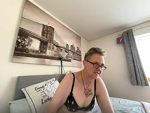 Snapshot of Curvy-Jinx chatting on 06/30/26, 12:38 Curvy-Jinx online show from 06/30/26, 12:38