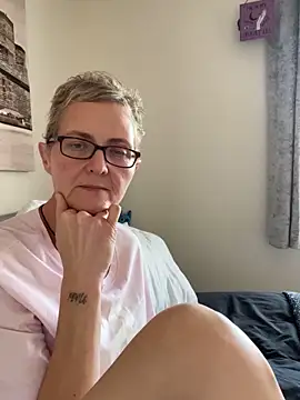 Curvy-Jinx online show from 11/17/25, 09:24