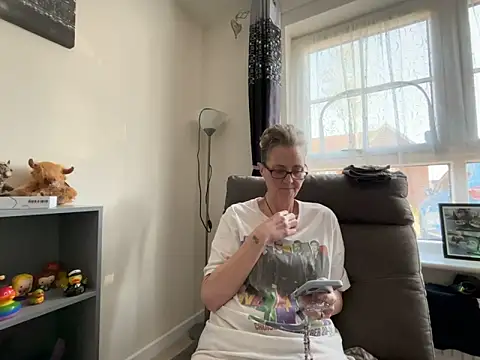 Curvy-Jinx online show from 03/19/26, 08:25