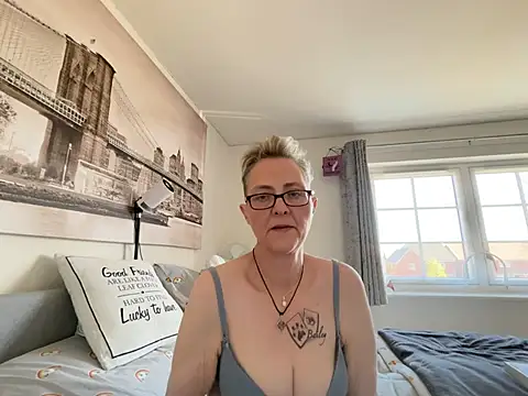 Curvy-Jinx online show from 04/07/26, 08:16