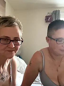 Curvy-Jinx online show from 12/15/25, 08:42