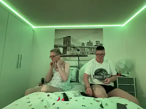 Curvy-Jinx online show from 04/11/26, 07:28