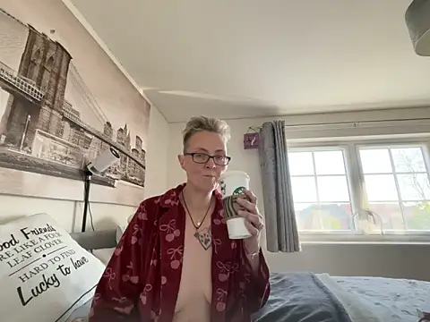 Curvy-Jinx online show from 04/14/26, 07:35