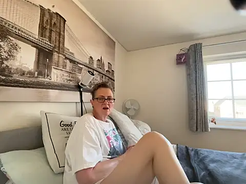 Curvy-Jinx online show from 03/18/26, 12:19