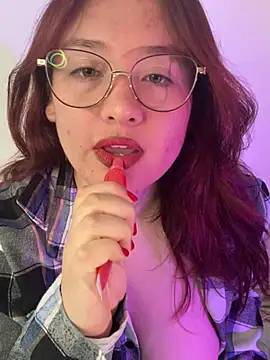 Snapshot of AliaMiller_ chatting on 06/24/26, 04:16 AliaMiller online show from 06/24/26, 04:16