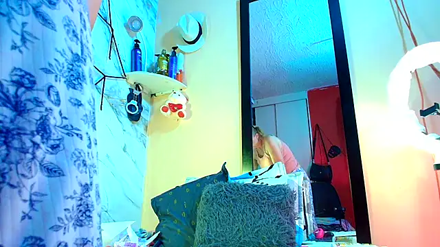 rachelroberts online show from 10/19/25, 09:45