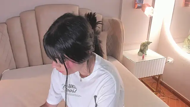 mia kisses2 online show from 11/13/25, 04:05