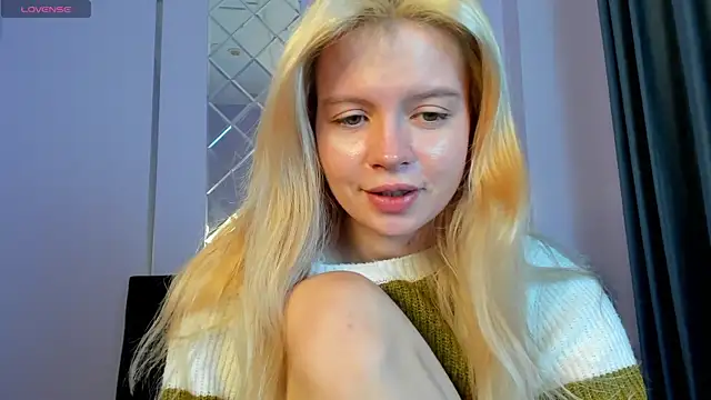 Snapshot of AlisaGoldie chatting on 09/22/25, 11:16 AlisaGoldie online show from 09/22/25, 11:16