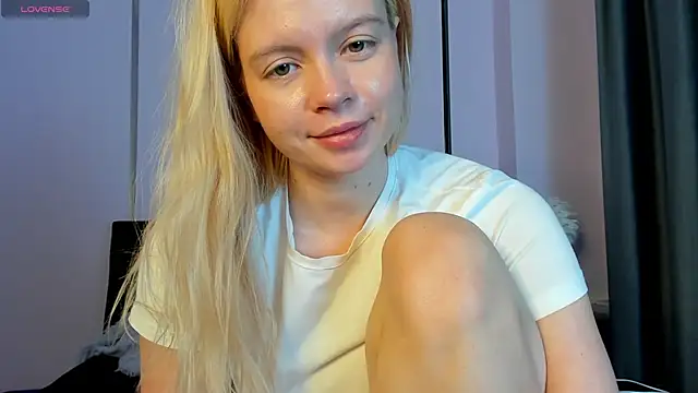 Snapshot of AlisaGoldie chatting on 09/28/25, 05:31 AlisaGoldie online show from 09/28/25, 05:31