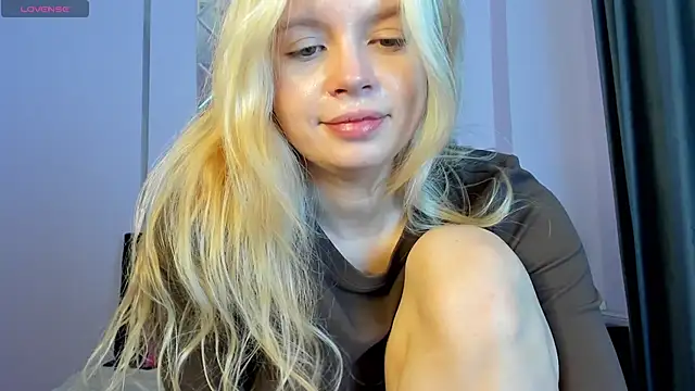 Snapshot of AlisaGoldie chatting on 09/26/25, 08:21 AlisaGoldie online show from 09/26/25, 08:21